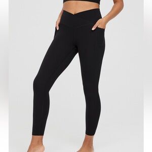 Offline by aerie black crossover pocket leggings. Large 7/8 length